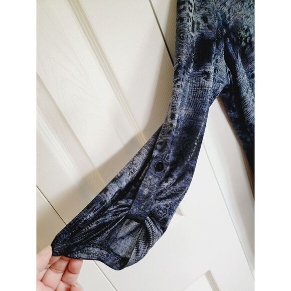 Chico's 1‎ Cardigan Black/Blue Animal/Floral Print Lightweight Button Shimmery - Picture 4 of 7